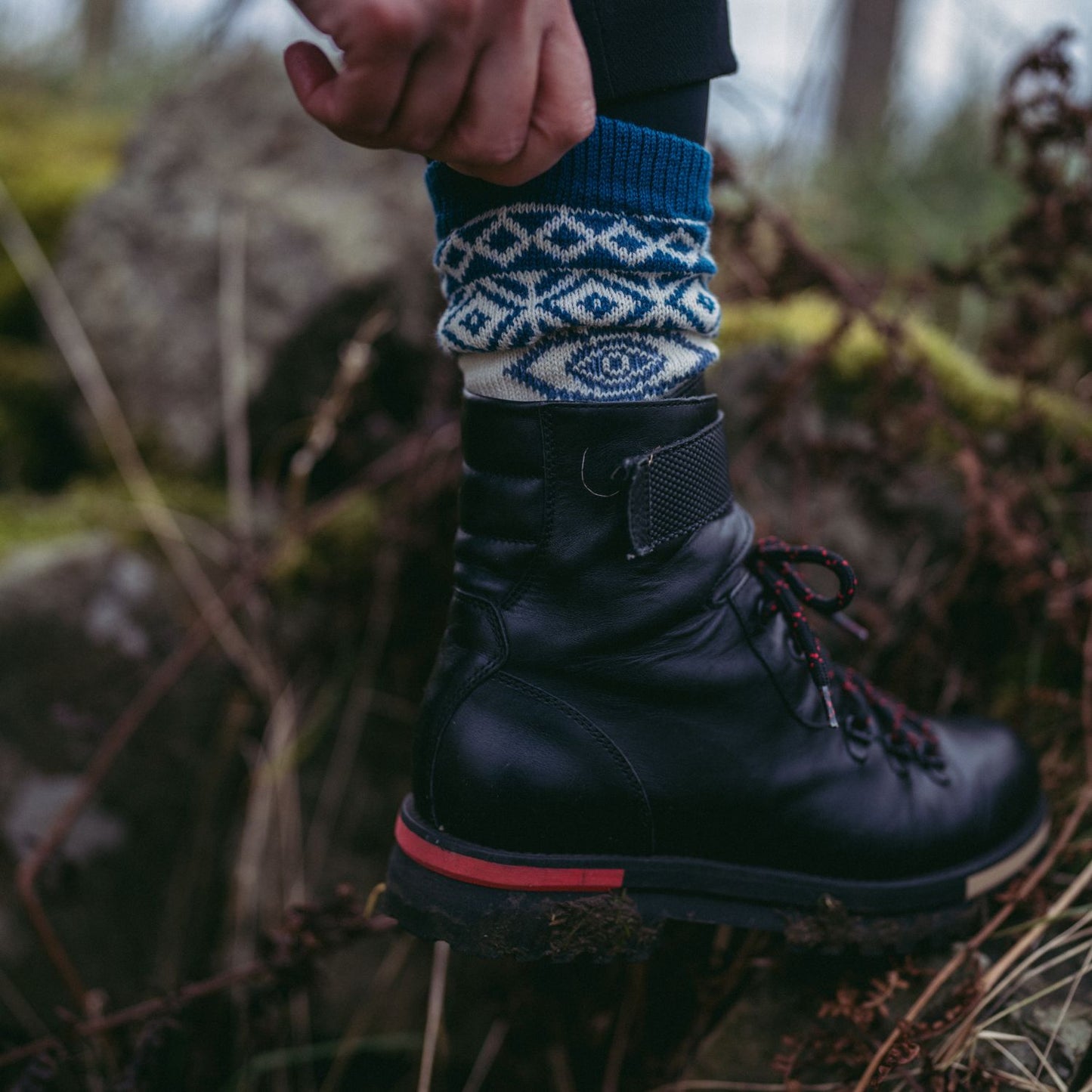 Luxury Wool Beira Fair Isle Socks In Navy And White